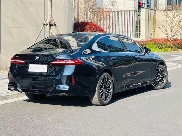 Photo 3 - BMW 5 Series