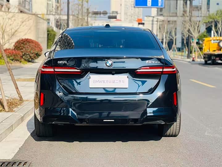 Photo 5 - BMW 5 Series