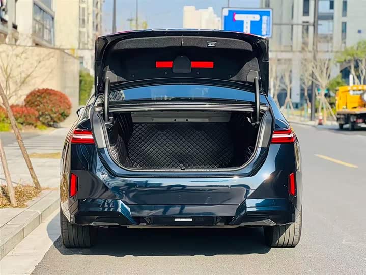 Photo 6 - BMW 5 Series