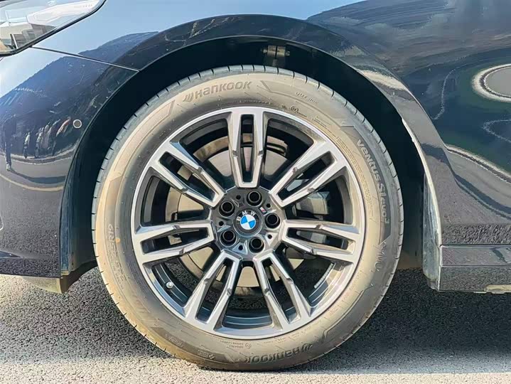 Photo 7 - BMW 5 Series