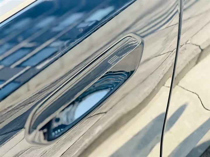 Photo 8 - BMW 5 Series