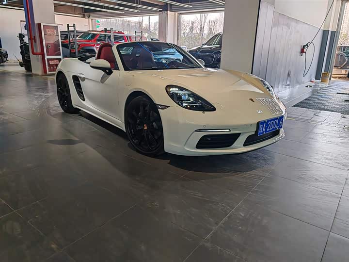 Photo 2 - Porsche 718