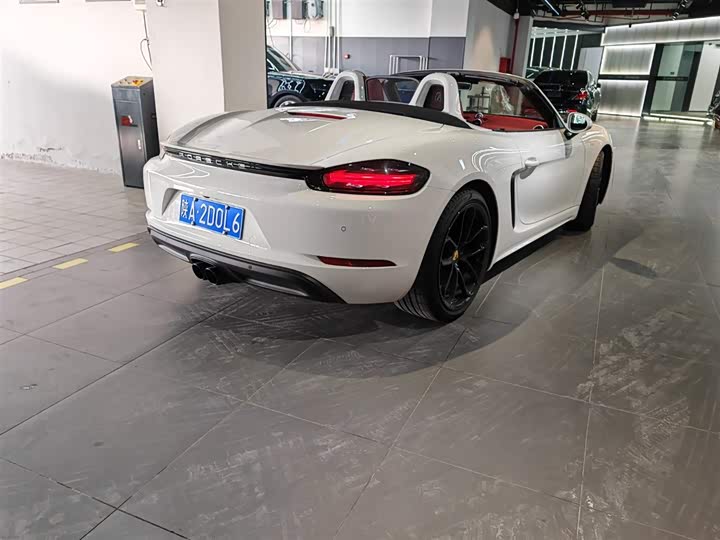 Photo 3 - Porsche 718