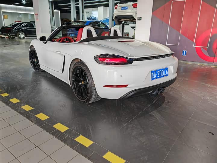 Photo 4 - Porsche 718