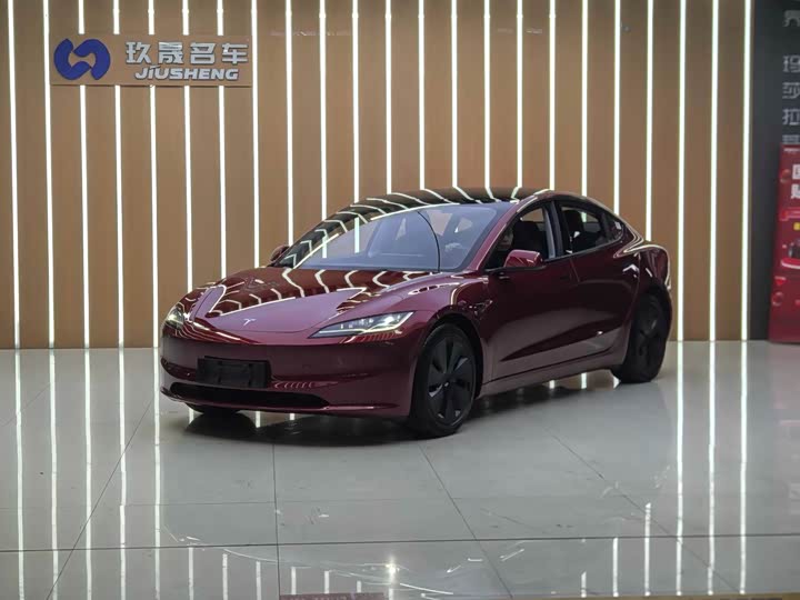 Фото 1 - Tesla Model 3