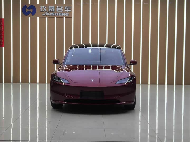 Фото 2 - Tesla Model 3