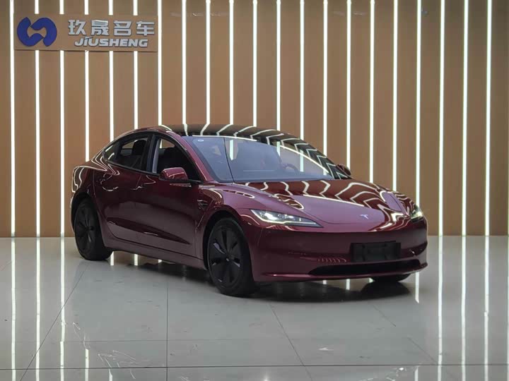 Фото 3 - Tesla Model 3