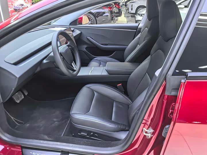 Фото 4 - Tesla Model 3