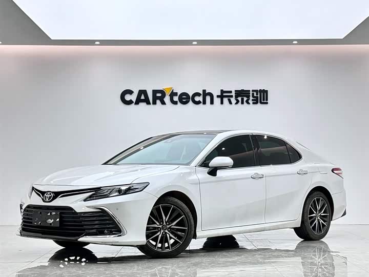 Фото 1 - Toyota Camry