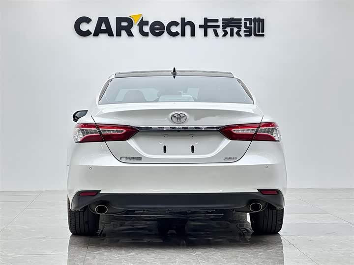 Фото 4 - Toyota Camry