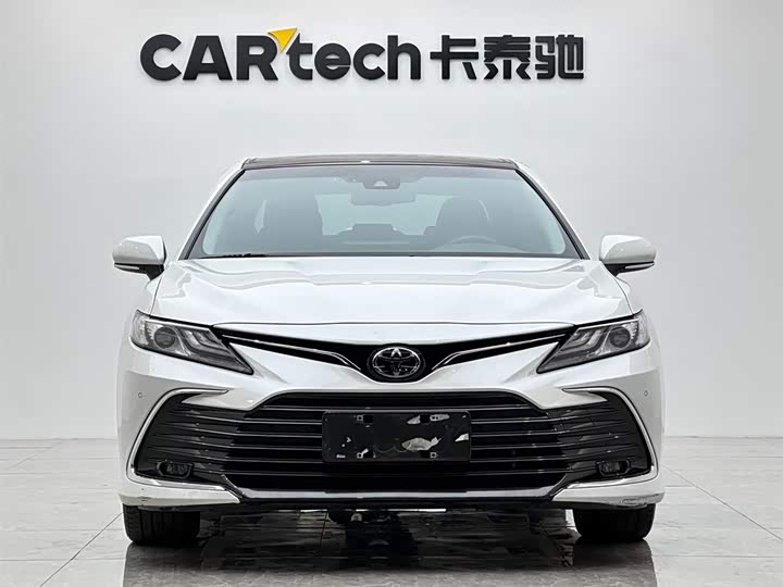 Фото 7 - Toyota Camry