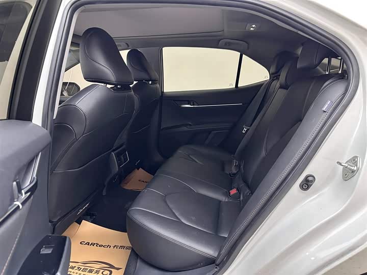 Фото 9 - Toyota Camry