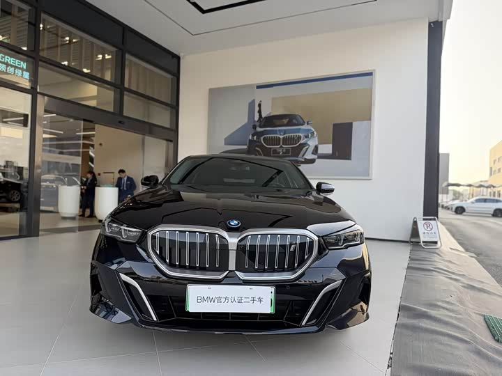 Фото 3 - BMW i5