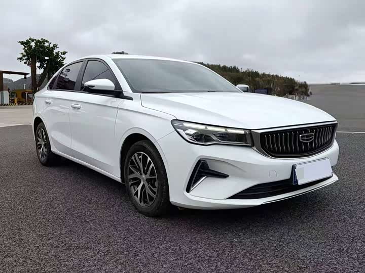 Фото 2 - Geely Emgrand