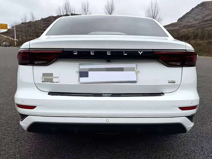 Фото 9 - Geely Emgrand