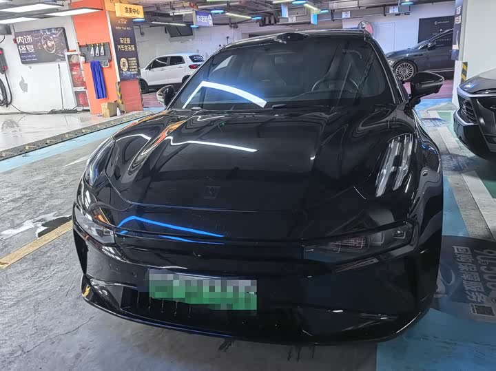 Фото 1 - Zeekr 001