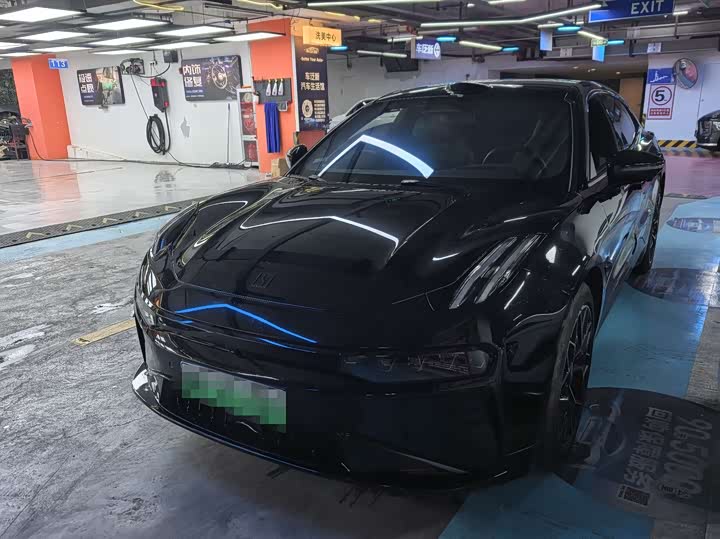 Фото 2 - Zeekr 001