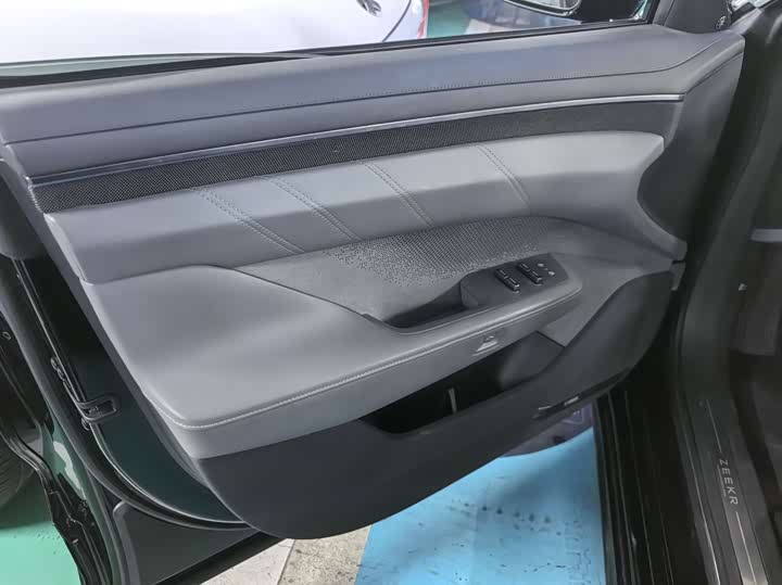 Фото 5 - Zeekr 001