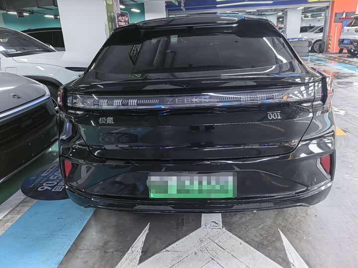 Фото 7 - Zeekr 001