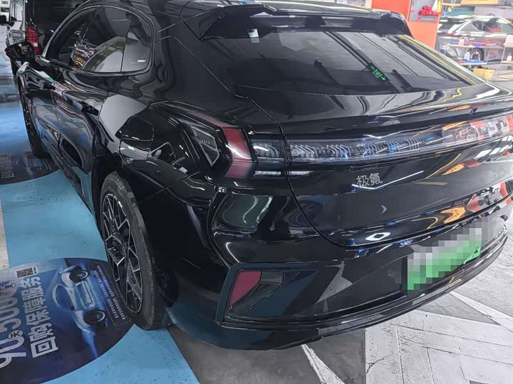 Фото 9 - Zeekr 001