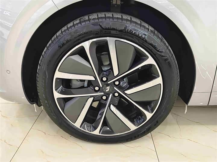 Фото 8 - LiXiang L6