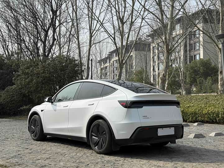 Photo 4 - Tesla Model Y