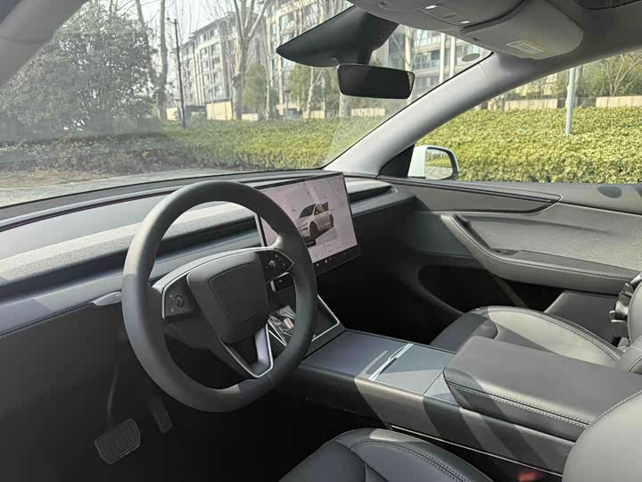Photo 9 - Tesla Model Y