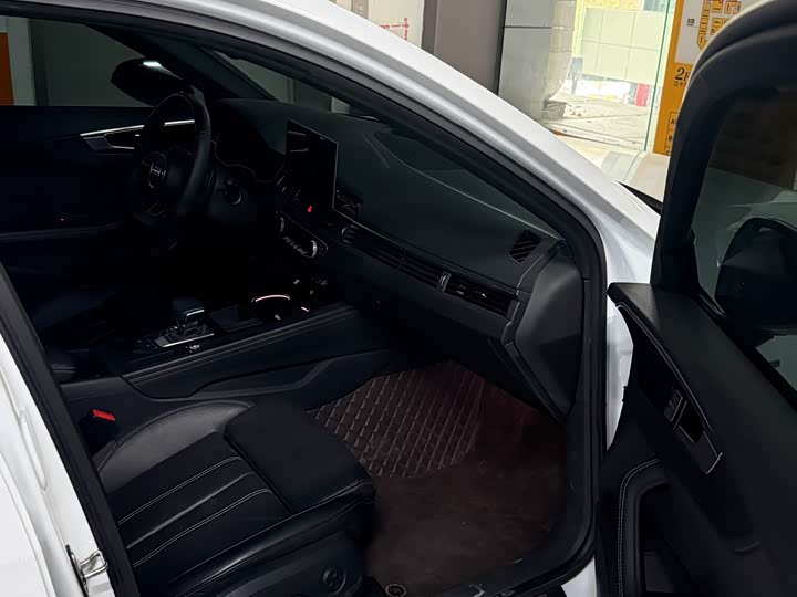 Фото 2 - Audi A4L