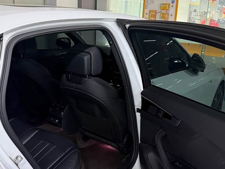 Фото 3 - Audi A4L