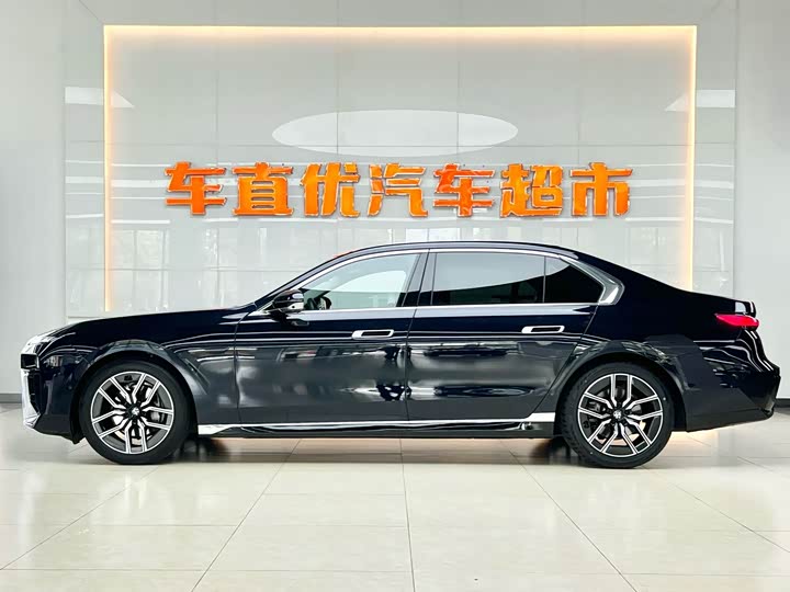 Photo 4 - BMW 7 Series