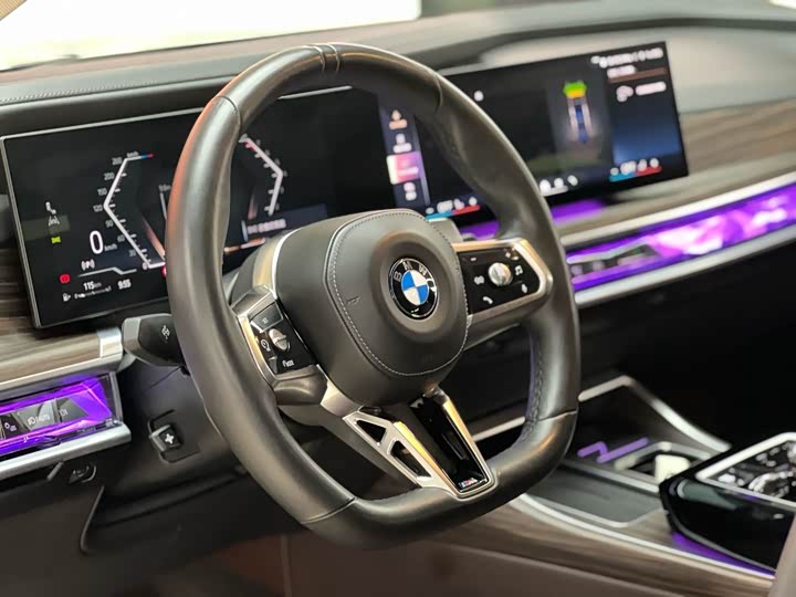 Photo 7 - BMW 7 Series