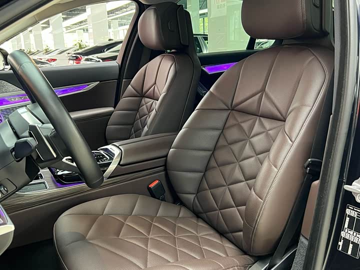 Photo 9 - BMW 7 Series