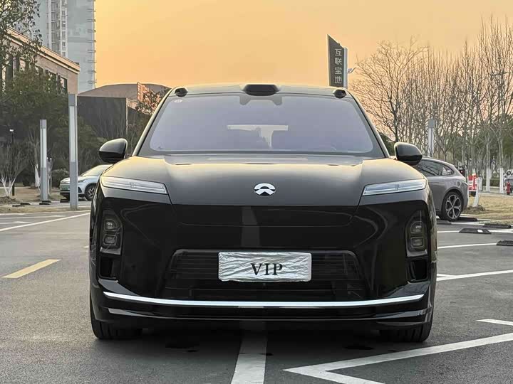 Фото 2 - Nio ES8