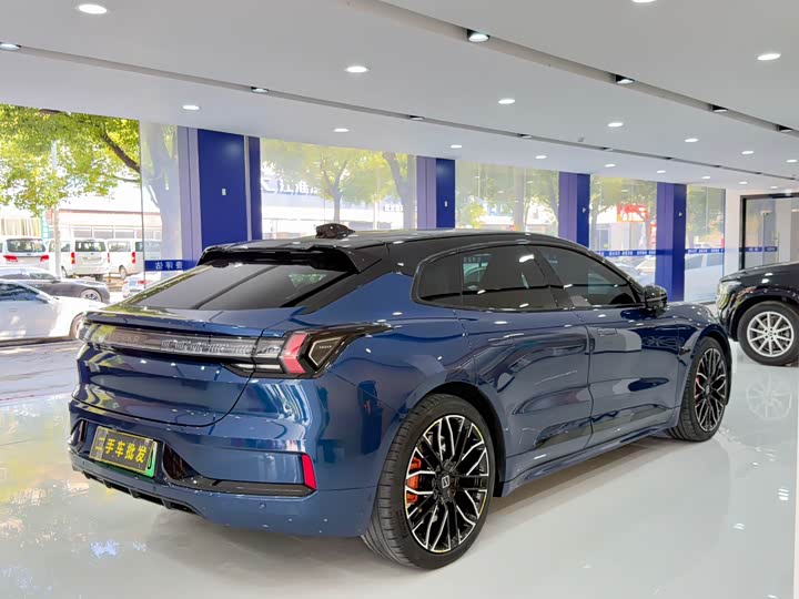 Фото 7 - Zeekr 001