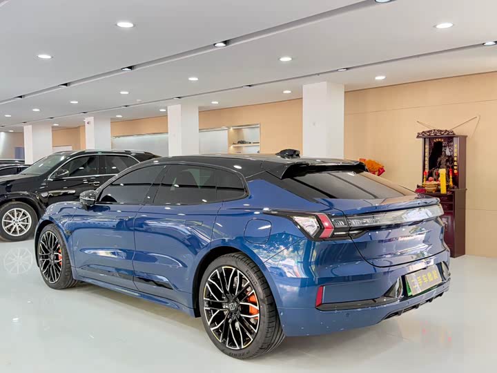 Фото 9 - Zeekr 001