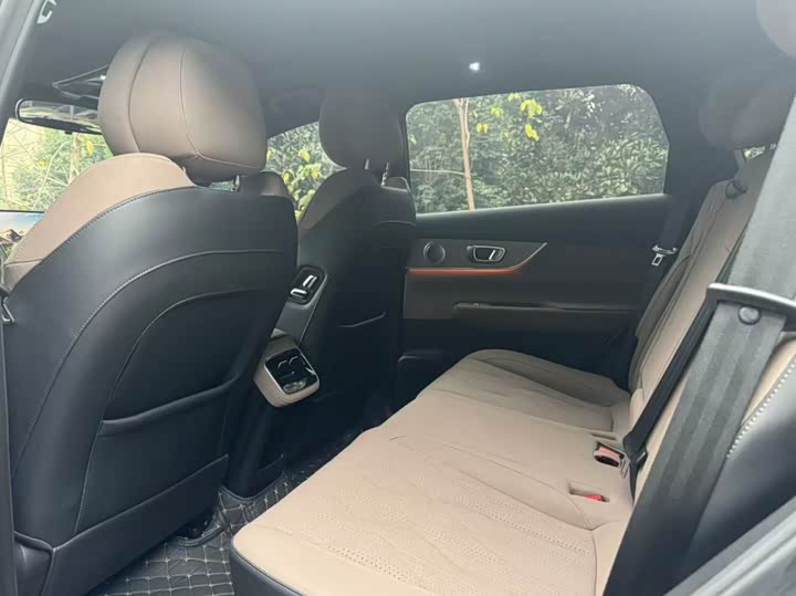 Photo 2 - Chery Fulwin T8