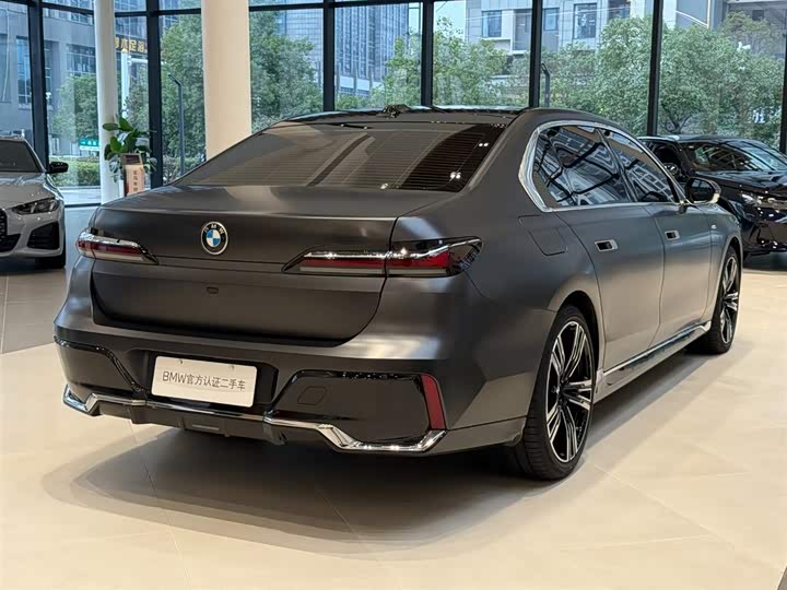 Photo 3 - BMW 7 Series