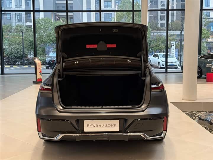 Photo 9 - BMW 7 Series