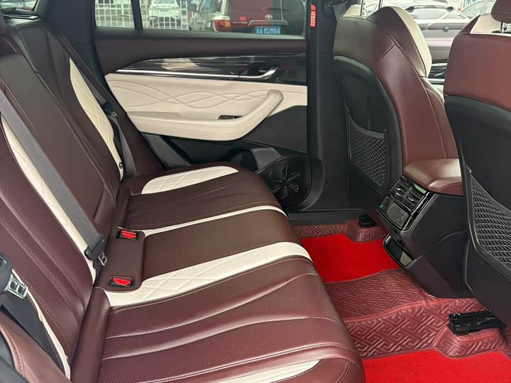 Фото 6 - Geely Monjaro