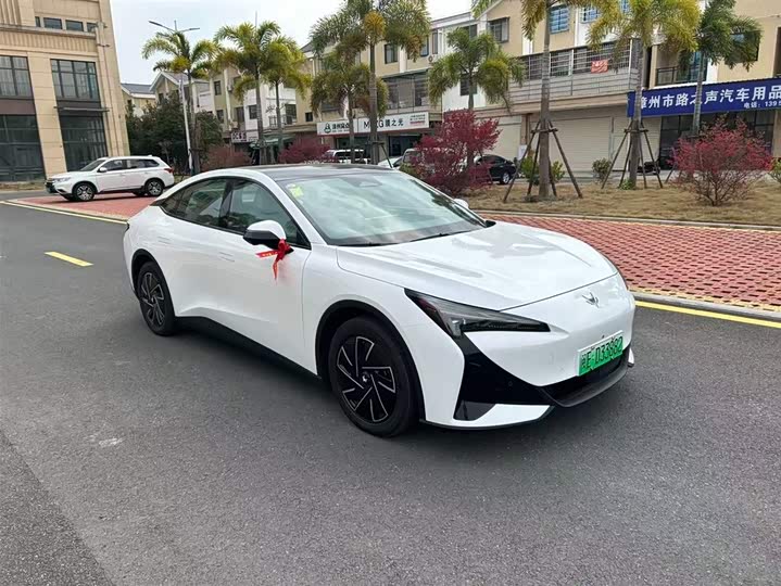 Photo 3 - BAIC Arcfox Alpha S5