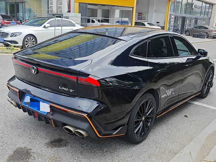 Фото 2 - Changan UNI-V