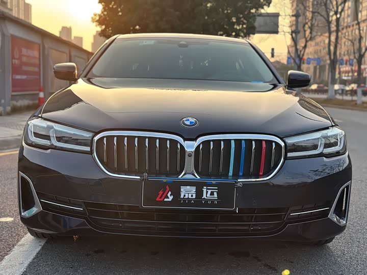 Photo 2 - BMW 5 Series