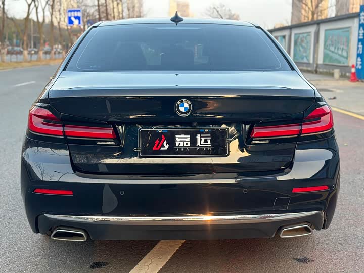 Photo 4 - BMW 5 Series