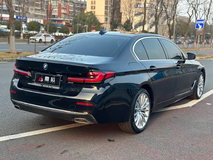 Photo 5 - BMW 5 Series