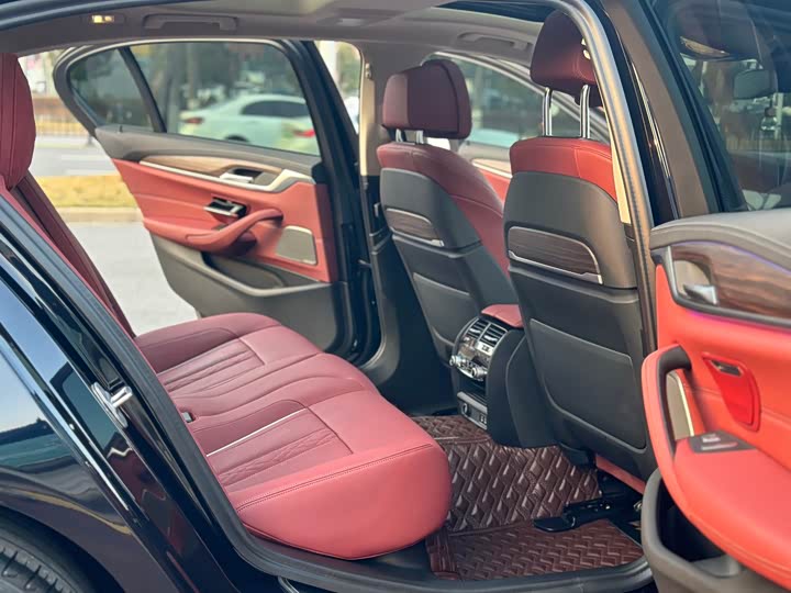 Photo 8 - BMW 5 Series