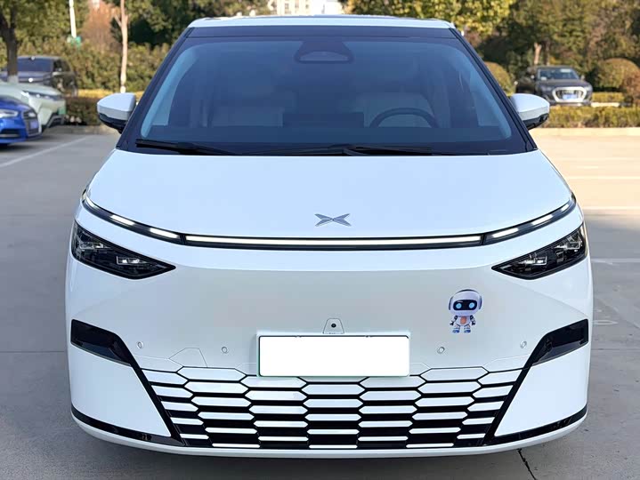Фото 2 - XPeng X9