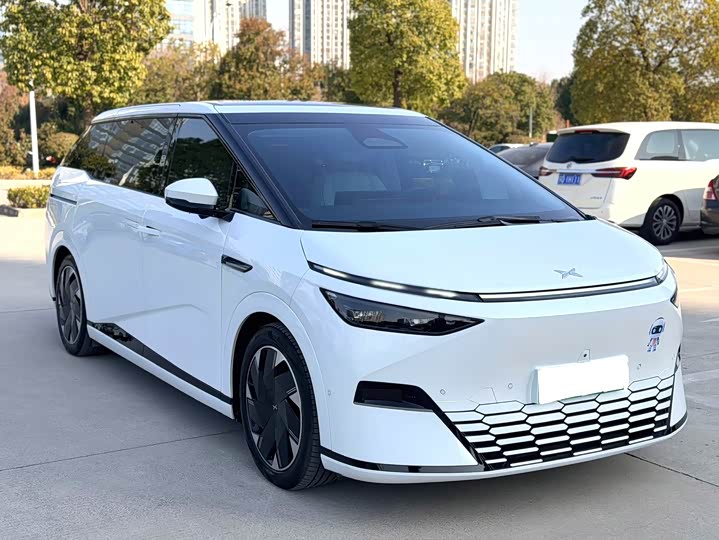 Фото 3 - XPeng X9