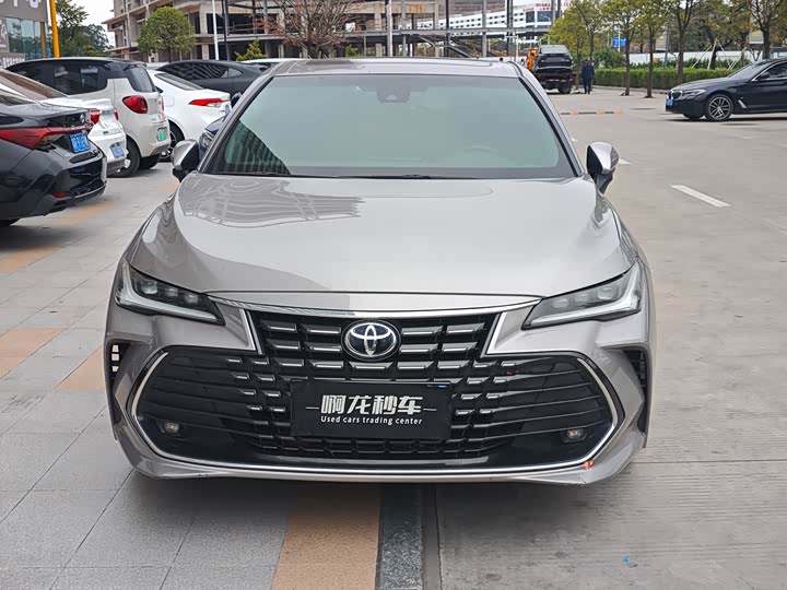 Photo 2 - Toyota Avalon