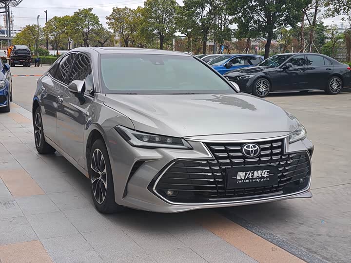 Photo 3 - Toyota Avalon