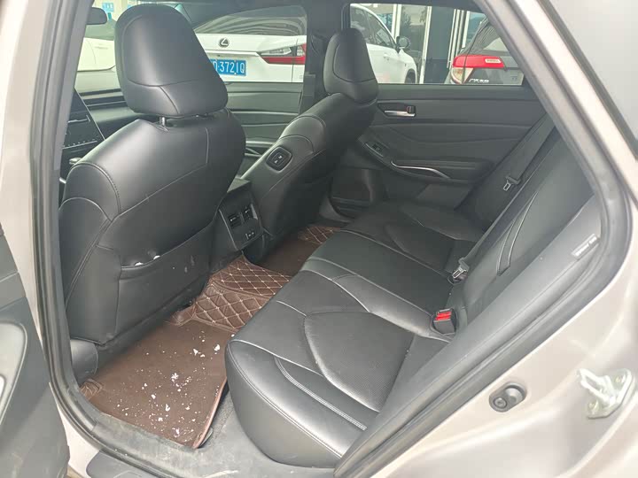 Photo 5 - Toyota Avalon